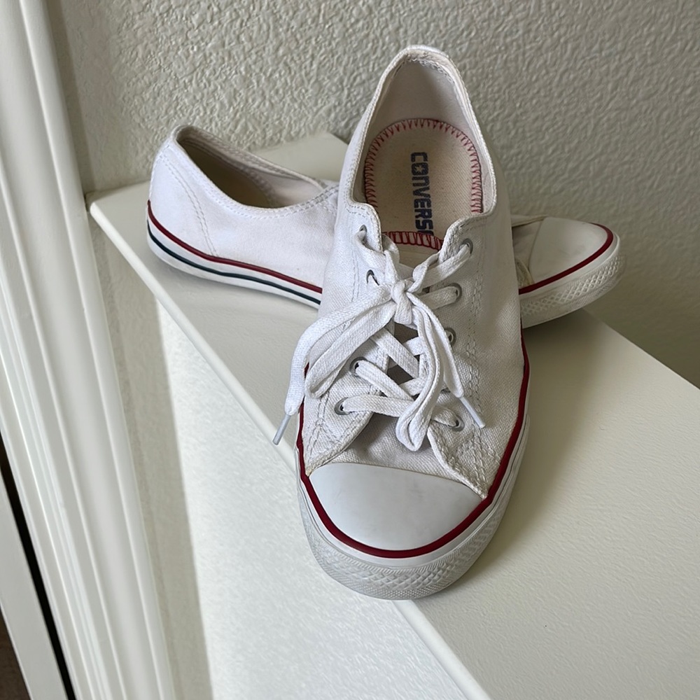 Womens converse size 7.5